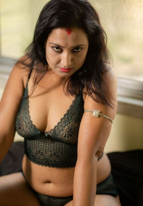 Mili Debnath Nude sexy nackte fotos