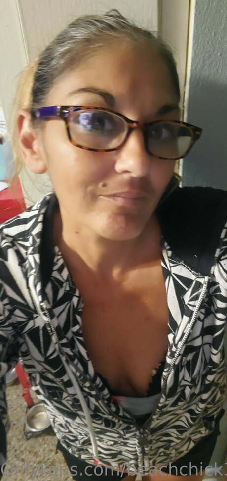 Beach Chick 321 hd top galerie