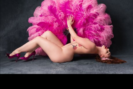 Miss Spicy Ginger nacktheit sexy foto