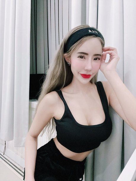 Pantaree Tienmon nacktheit pornographische galerie