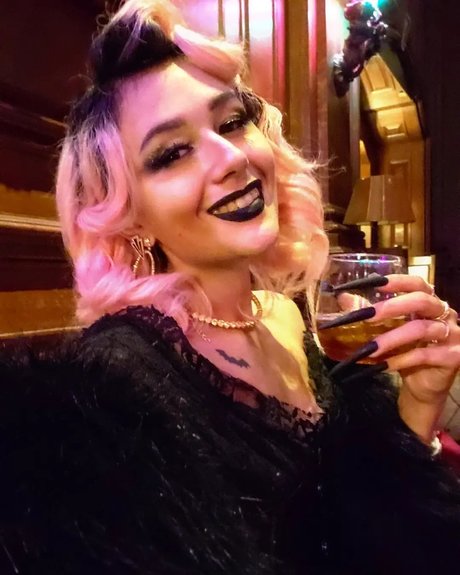 Mura Suru heiße nackten bild