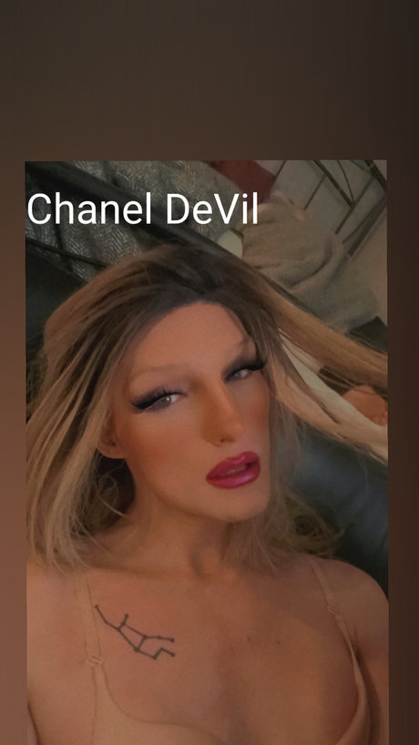 Cchanel DeVil perfekte nackten bild