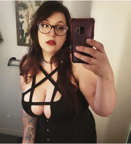 Miz Behavior porno heiße bild