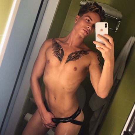 Jayden James top sexy foto