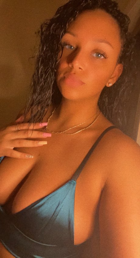 _Ava_ heiße hübsche galerie