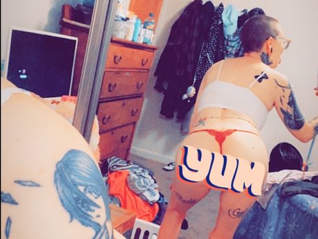 Molly Manic model porno foto