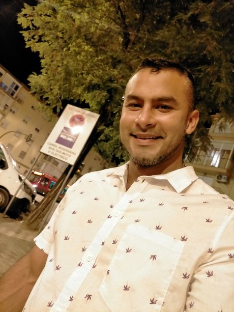 Jogli Loyo model kunst galerien