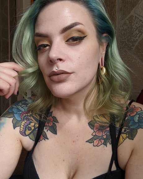 Morticia Macabre erotische porno archiv