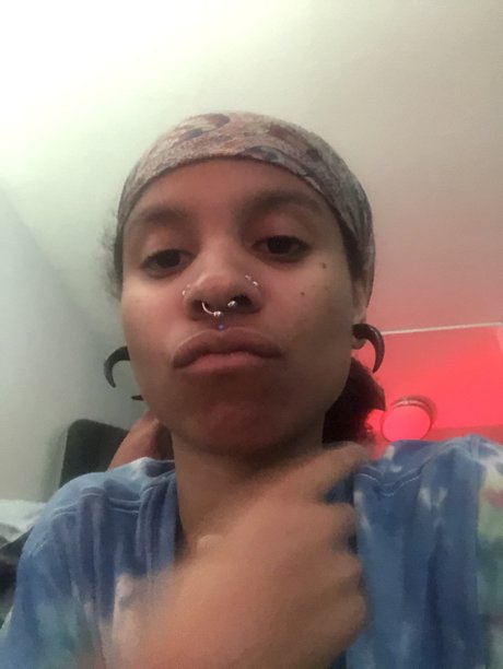 Ms Idris nacktheit schöne bilder