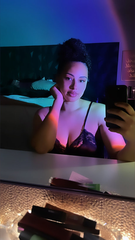 Brinna Babe VIP model kunst galerien