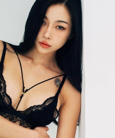 minnie x model galerien