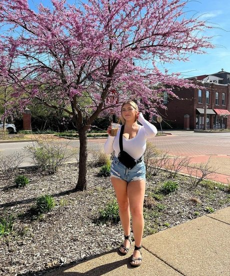 Sierra Bellingar model kunst galerie