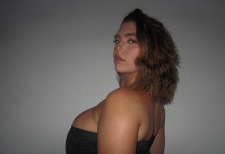 riesige shemale-onlyfans erwachsene perfekte bild