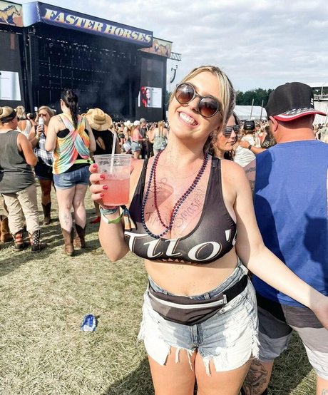 Sierra Bellingar erotische schöne foto