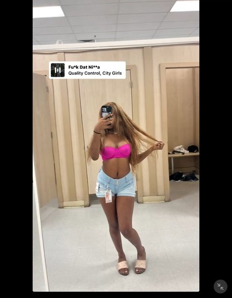 teen fake titten onlyfans heiße xxx foto