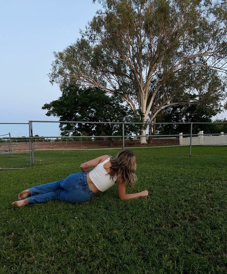 Brynn Rumfallo schöne erotische galerien