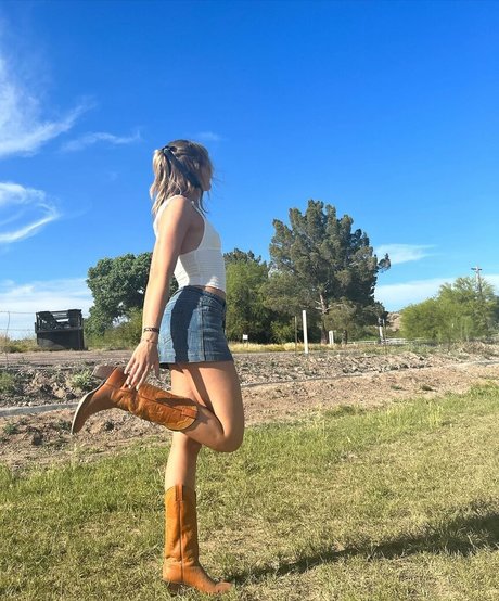 shemale sperma im mund onlyfans erotische sex bild