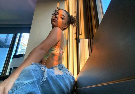 Alix Lapri exklusive erwachsene foto