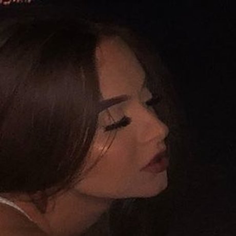 Kladuscanke nackt akt bild