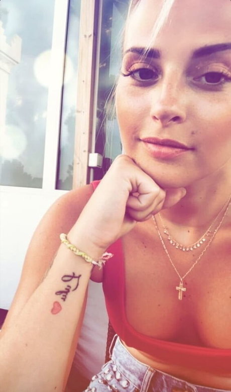 Kelly Vedovelli sexy hd fotos