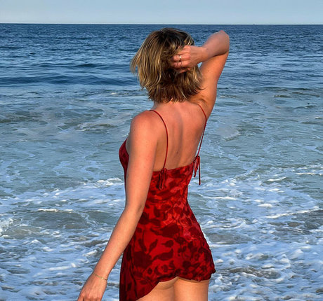 Niamh Adkins nackt exklusive bild