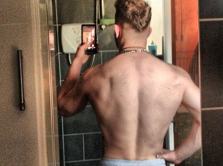 Muscle Adam porno erwachsene galerie