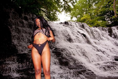 Damned Little Baby perfekte nackten bilder