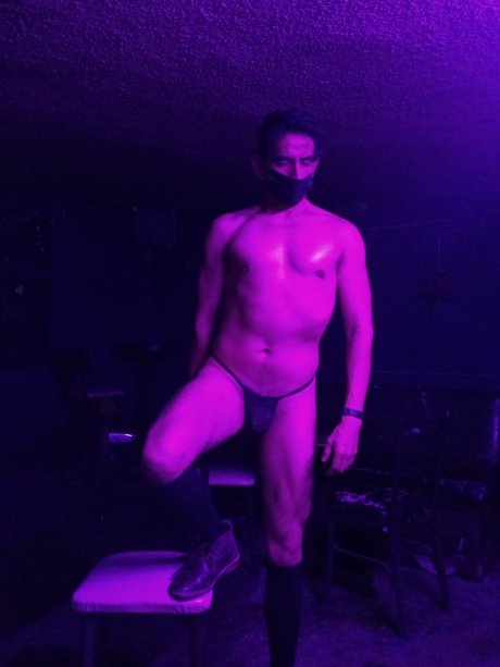 Caudillo irredento model nackte archiv