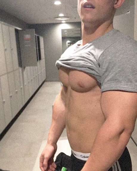 Naughty Narrator schauspielerin freie bilder