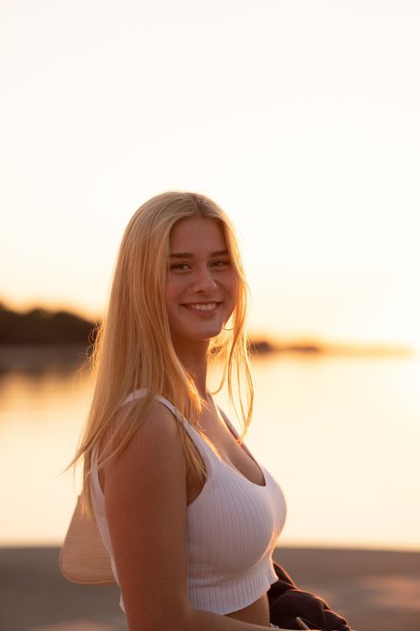 Sarah Adams schauspielerin erotische bilder