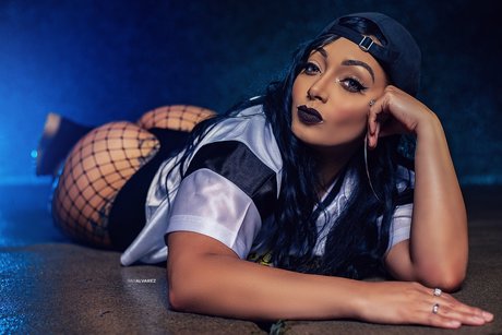 Kate Curvy For Days pornostar akt bilder