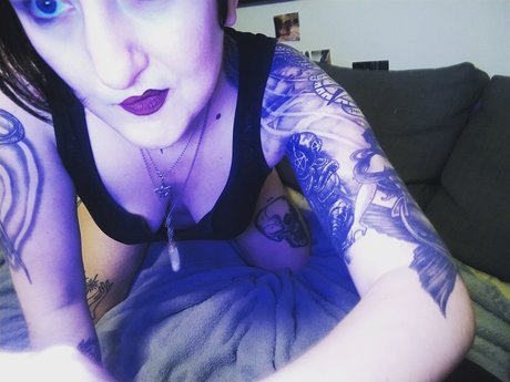 ebenholz-dildo onlyfans nacktheit pornographische bilder