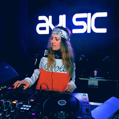 Avi Sic schauspielerin archiv