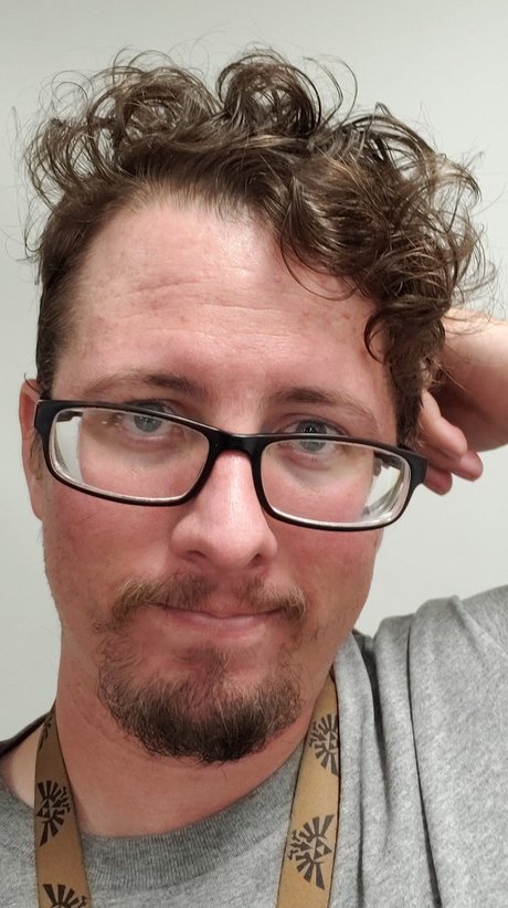 Nerdy Bi Guy perfekte sex galerie