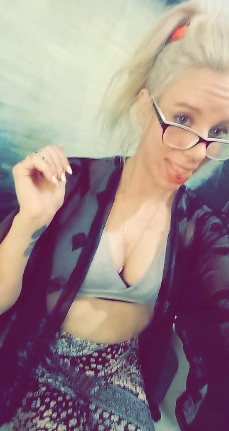 Nicholle Evol nackt erotische bilder