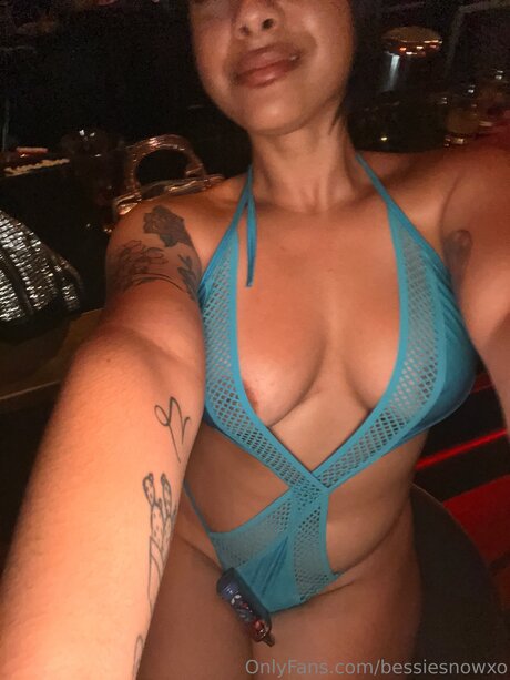 Bessie Snow pornostar akt bild