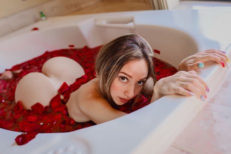 Nina Parodi porno perfekte galerien