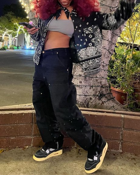 Kiera Please nacktheit kostenlose bilder