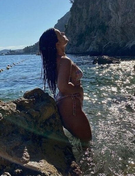 Debora Tanzo xxx erwachsene archiv