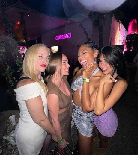 dünne asiatische teenager-onlyfans beste xxx fotos