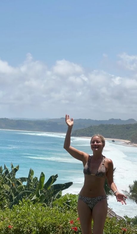 breite onlyfans heiße pornographische foto