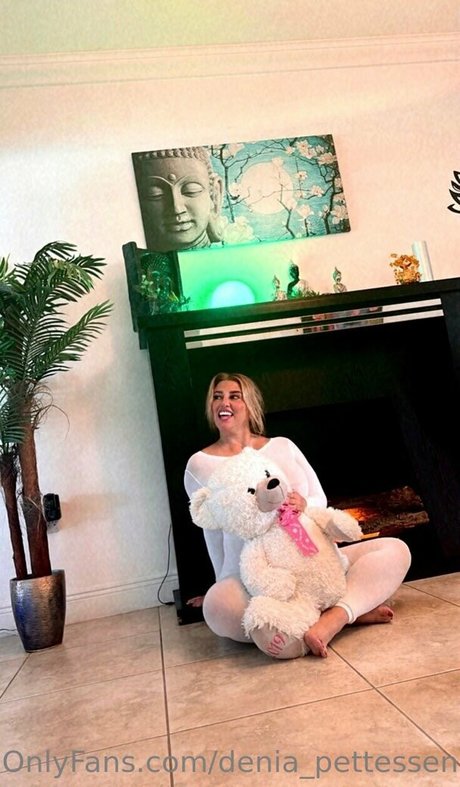 denia pettessen hd sexy galerien