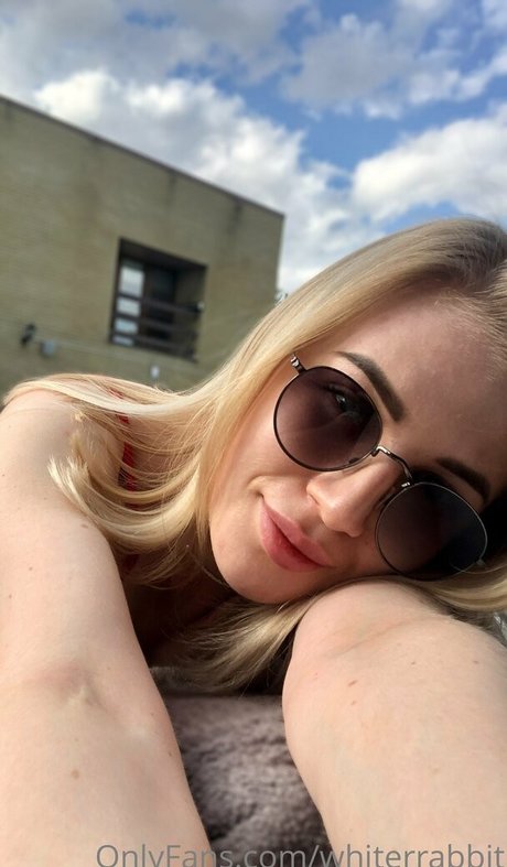 whiterrabbit schauspielerin kunst fotos