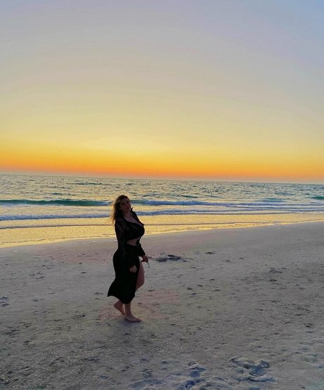 Anabel Kloe Lamarche schauspielerin nackten bild