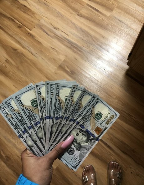 officiallyariaa xxx kostenlose bild