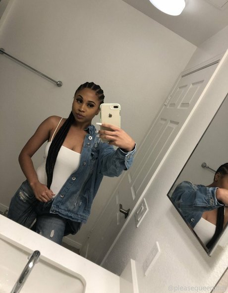 officiallyariaa freie nacktheit bild