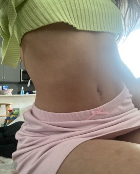 Monica Burns sexy top fotos