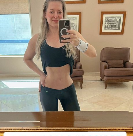 Joice Hasselmann model top galerien