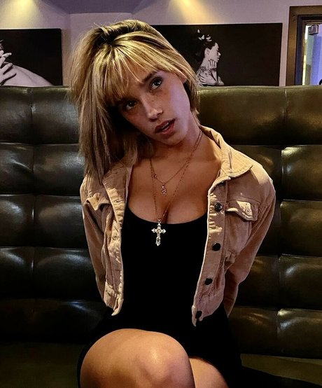 wellbeingwithabigail nackt kunst galerien