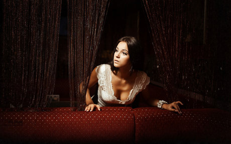 Karyna Kardelian sexy top fotos